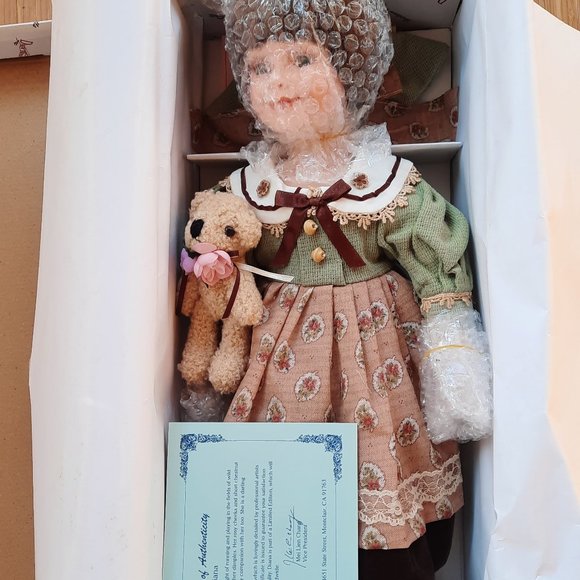 Duck House Doll, “Diana”. Like New in box. Certificate of Authenticity. - Picture 7 of 7